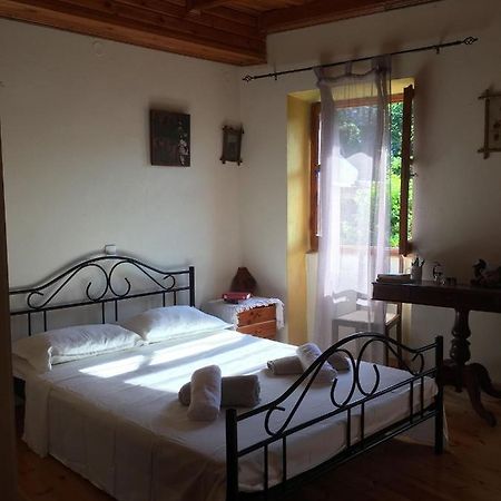 Country Traditional House In Corfu Village, Greece Sinarades Luaran gambar