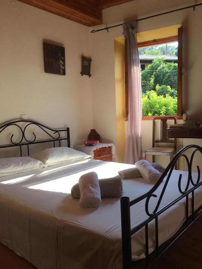 Country Traditional House In Corfu Village, Greece Sinarades Luaran gambar