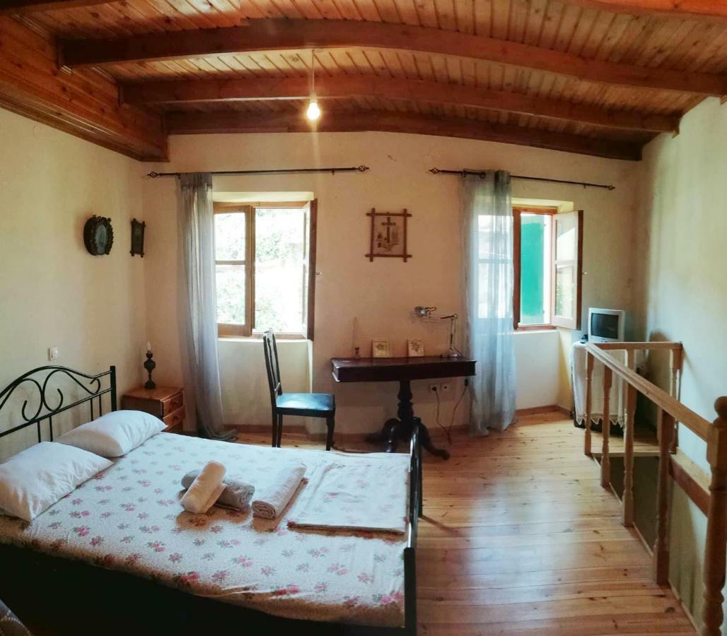 Country Traditional House In Corfu Village, Greece Sinarades Luaran gambar